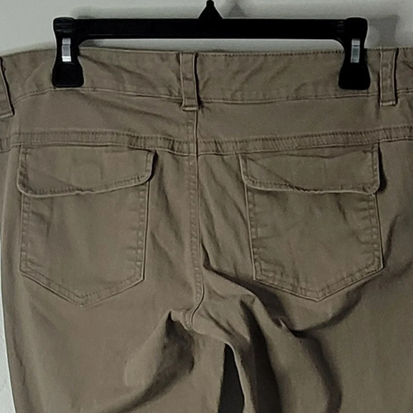 UNIONBAY Bootcut/Flare, Chino Stretch, Khaki Pants, Women's Size 13 Juniors - Picture 4 of 10